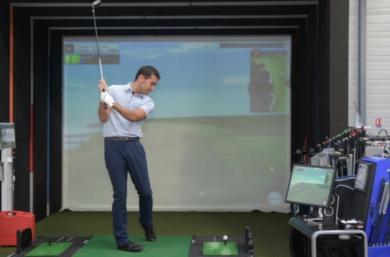 Why a Golf Simulator Is Better Than the Driving Range