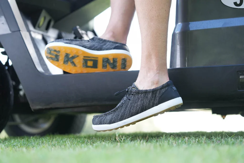 SKŌNI Golf Shoes in Black
